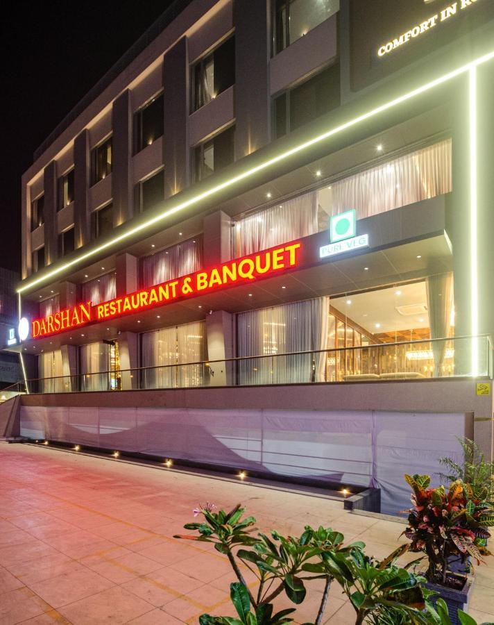 Hotel Diamond 26 Surat Exterior foto