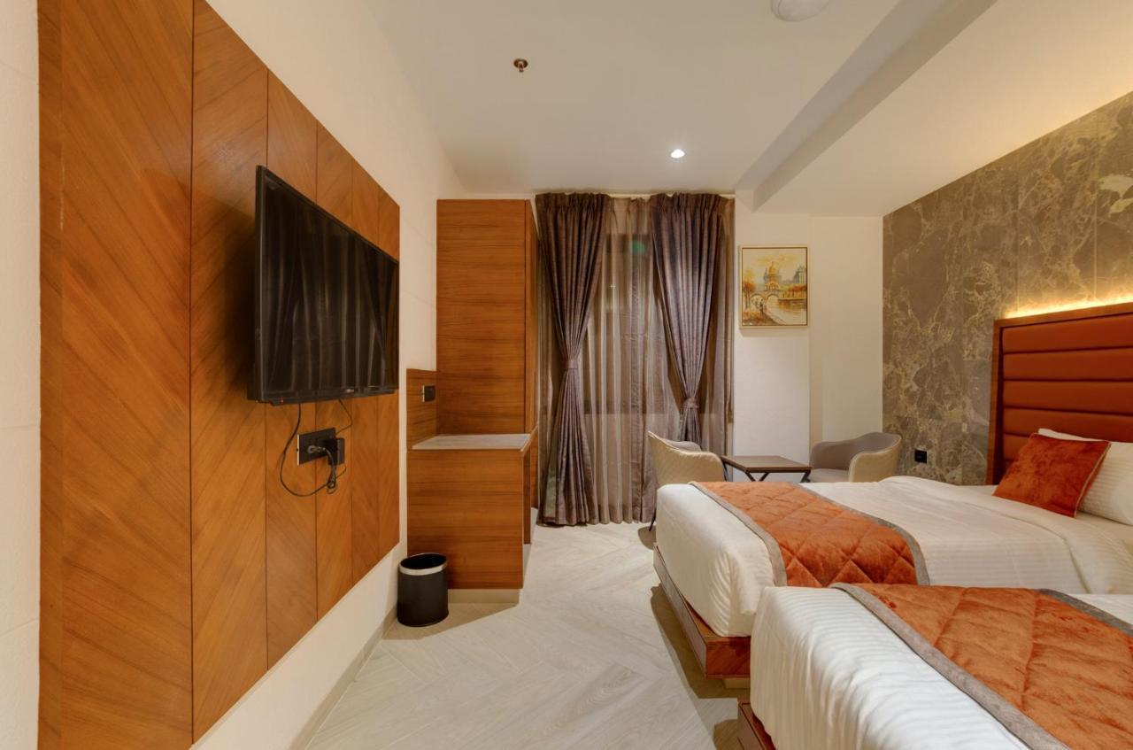 Hotel Diamond 26 Surat Exterior foto