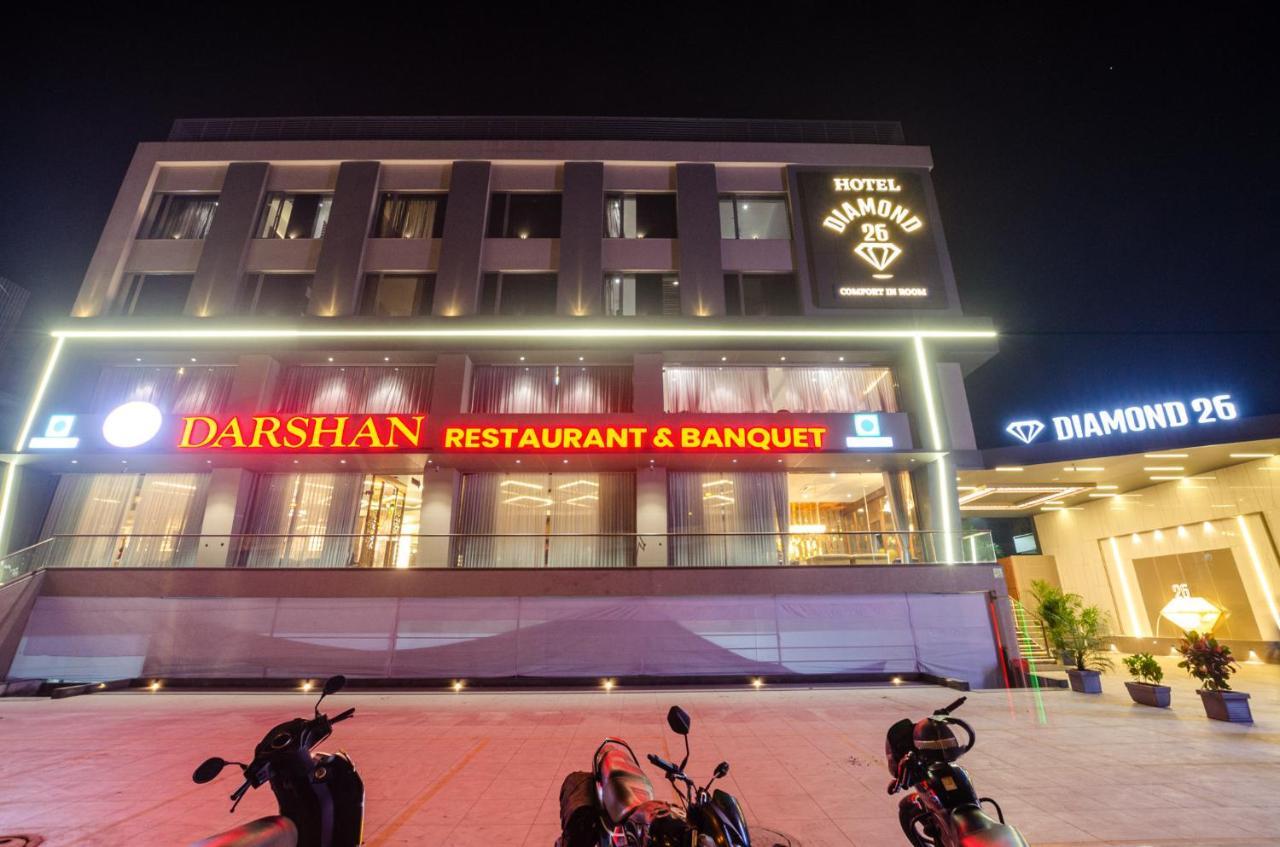 Hotel Diamond 26 Surat Exterior foto